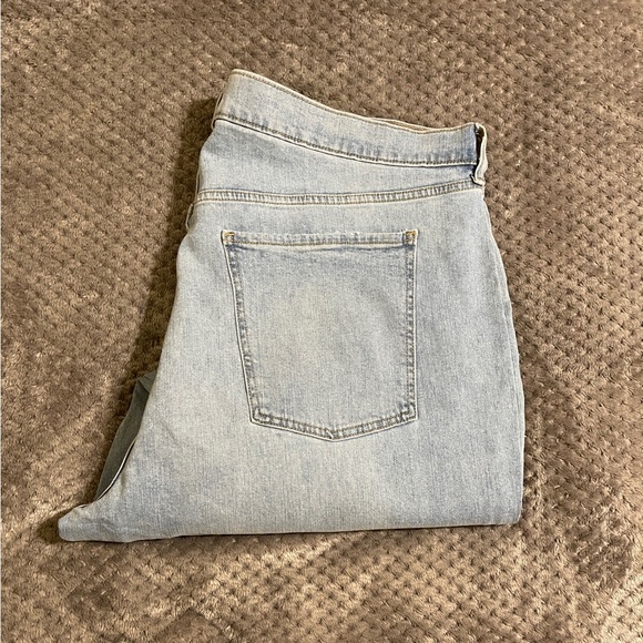 Old Navy Plus Size 24 Boyfriend Light Wash Jeans - Picture 2 of 4